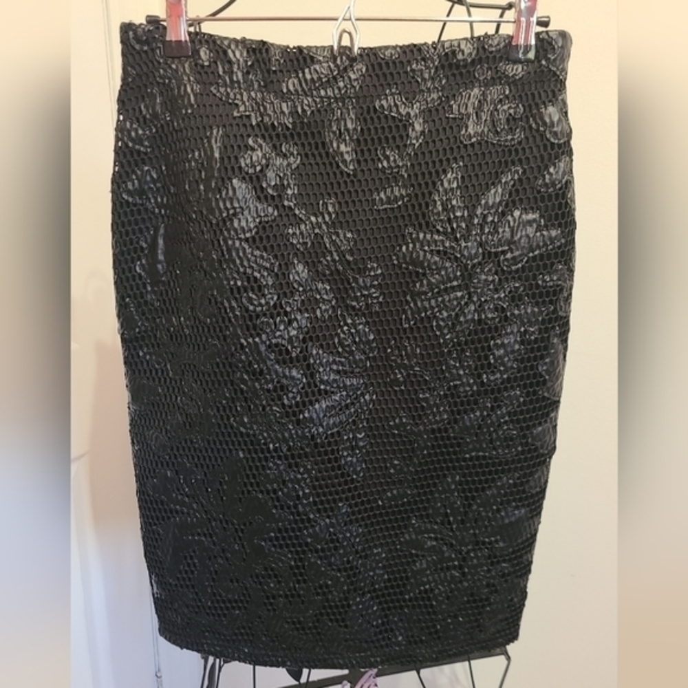 Pencil flower black skirt